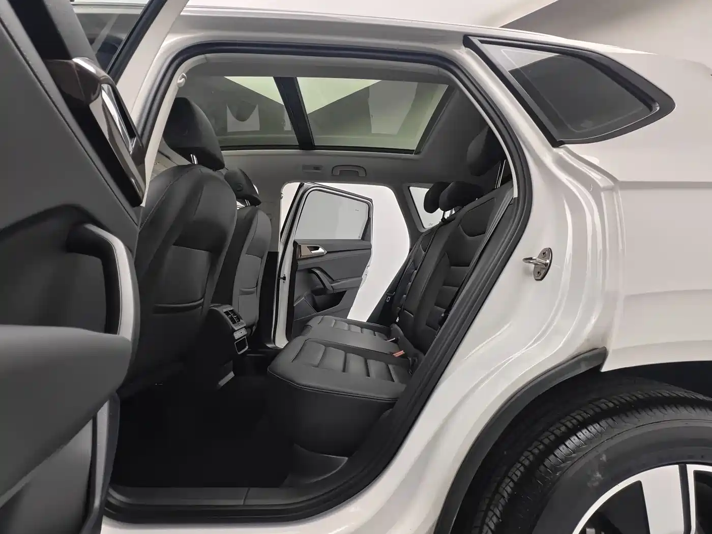 Volkswagen Tharu 2022 280TSI 2WD Comfort фото 9