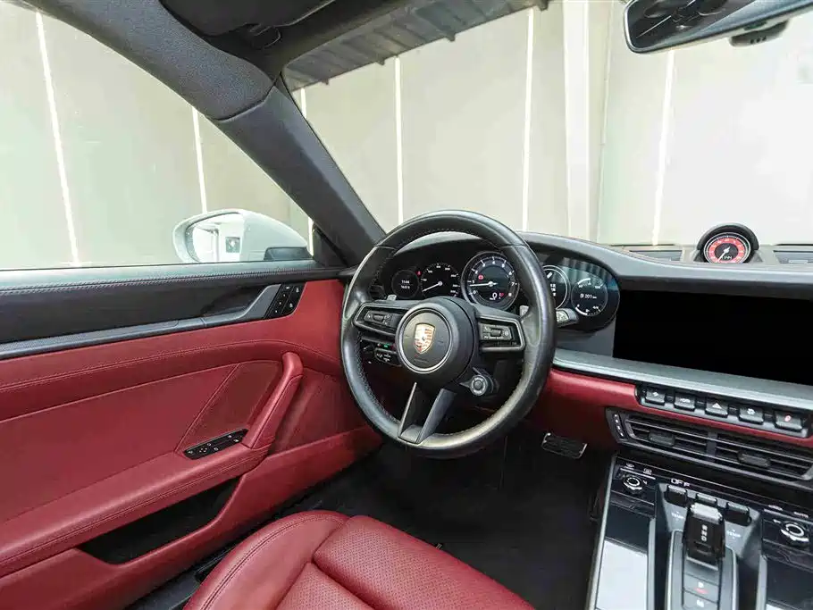 PORSCHE 911
