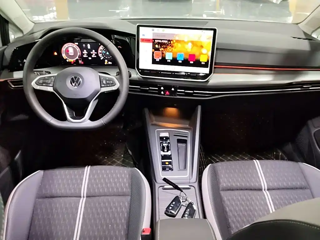 Photo 10 - Volkswagen Golf