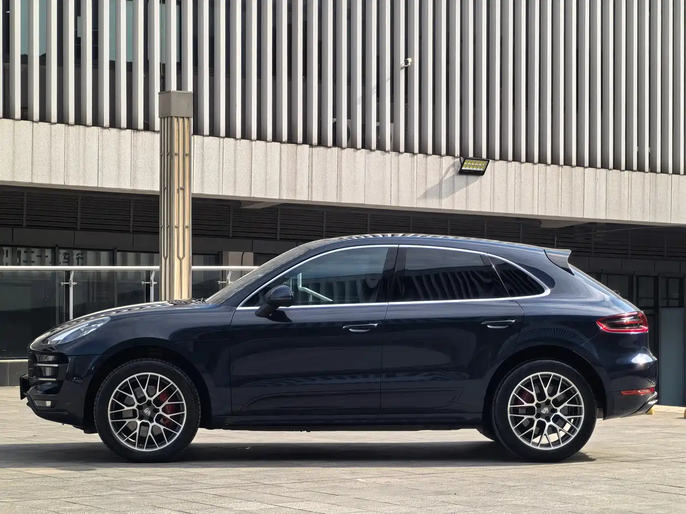 Porsche Macan 2017 Macan Turbo 3.6T фото 3