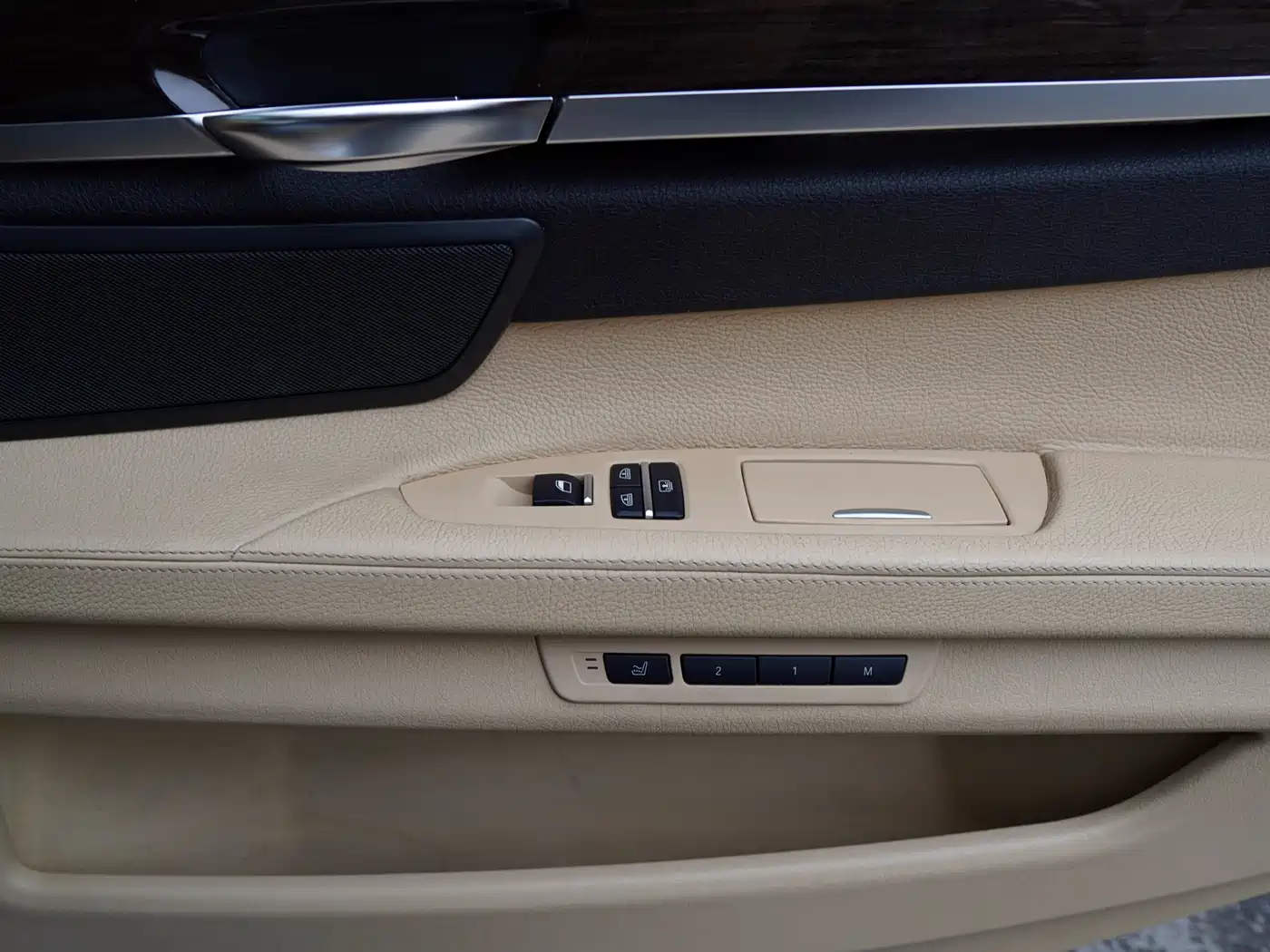 BMW 7 Series 2009 750Li Luxury фото 25