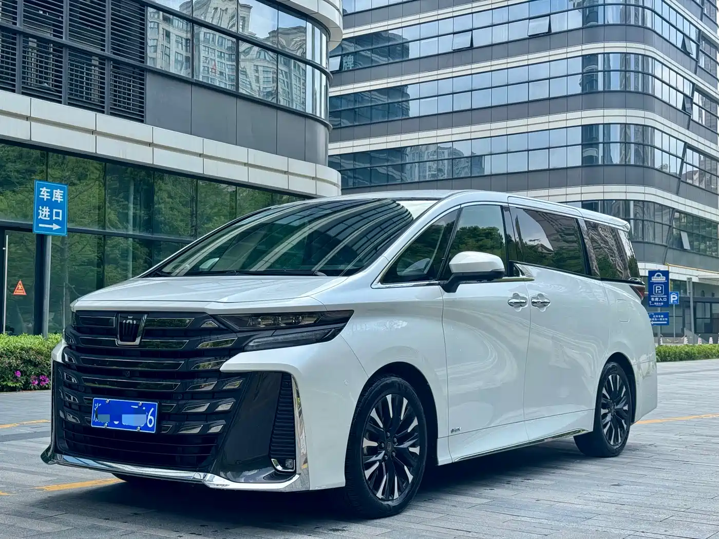 Toyota Vellfire 2024 Crown Hybrid 2.5L Premium Edition
