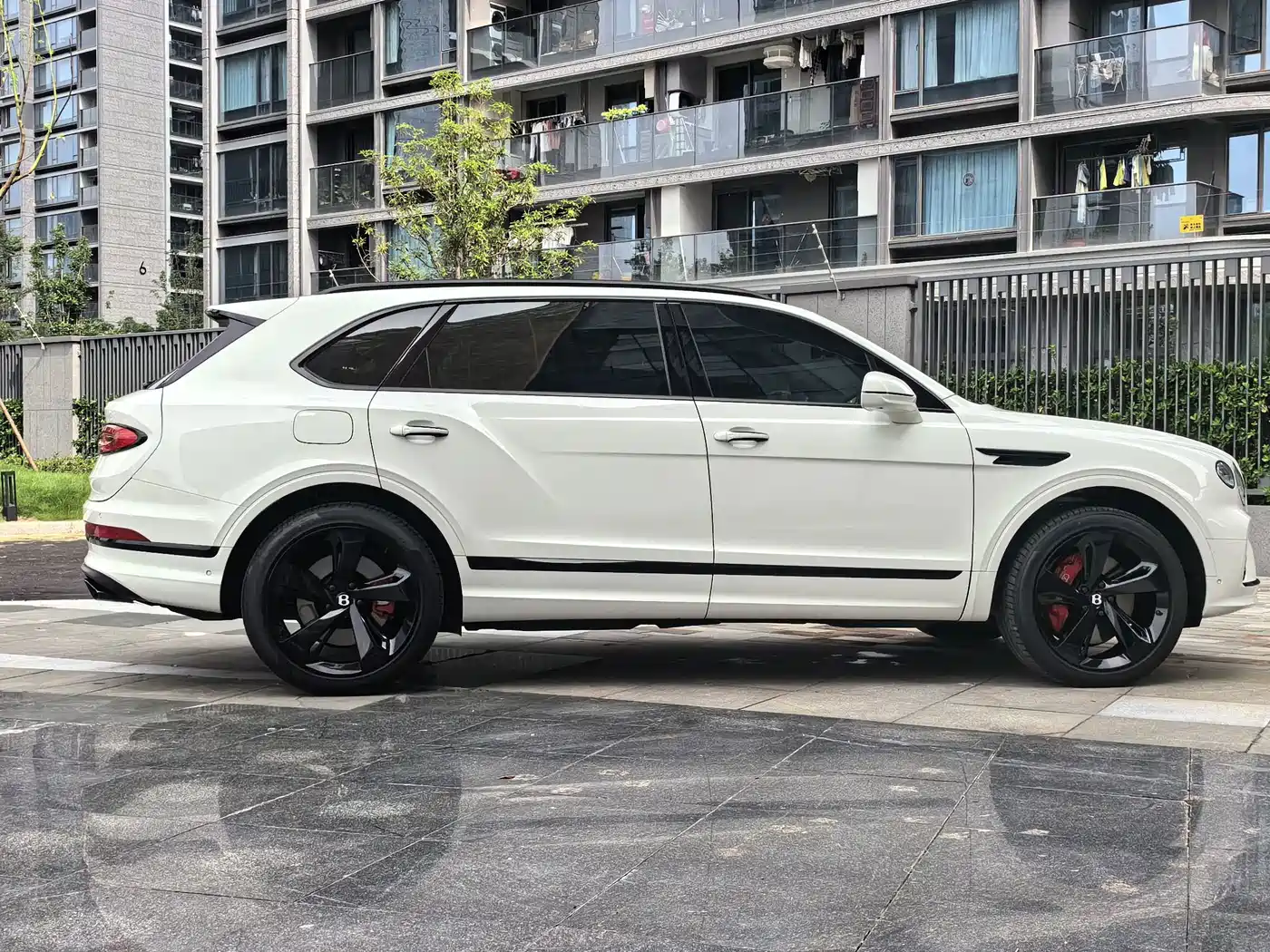 Bentley Bentayga 2024 2023 4.0T V8 Long Wheelbase Version