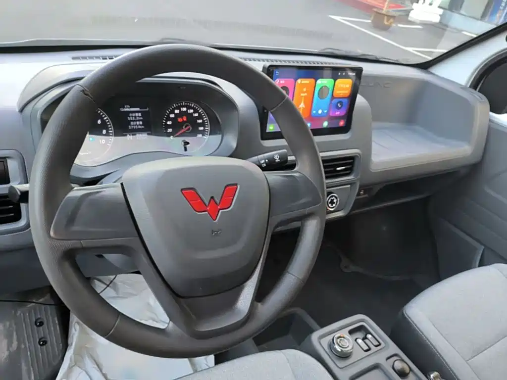 Wuling Motors Wuling Yangguang 2024 2024 300km Practical Enclosed Window Version 60kW