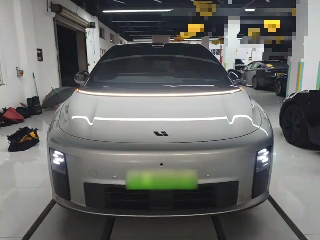 Photo 3 - Li Auto i6