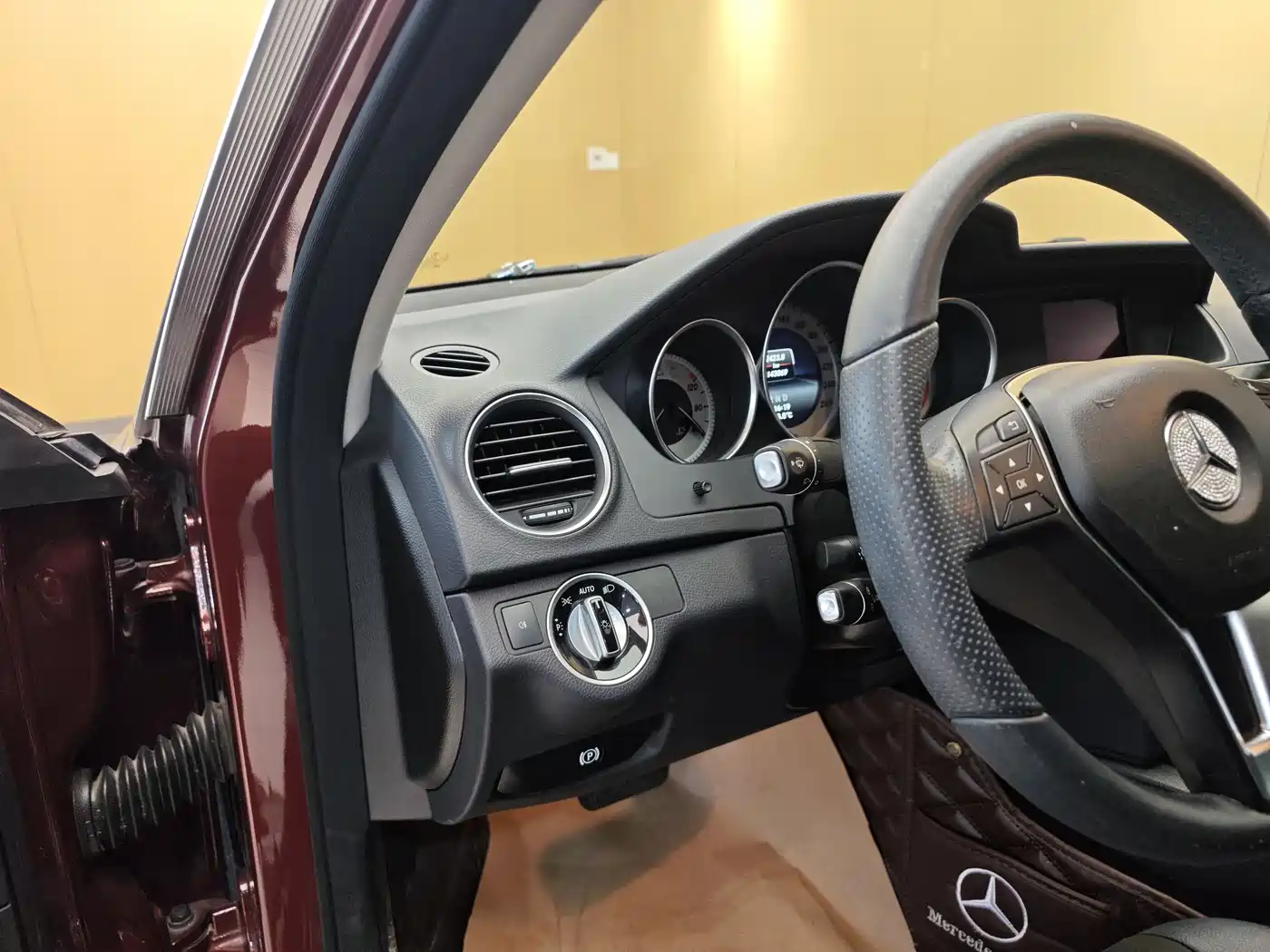 Mercedes-Benz C-Class 2013 C 260 Fashion Grand Edition фото 11