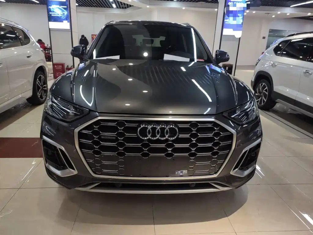 Audi Q5L 2022 45T Luxury Dynamic фото 3