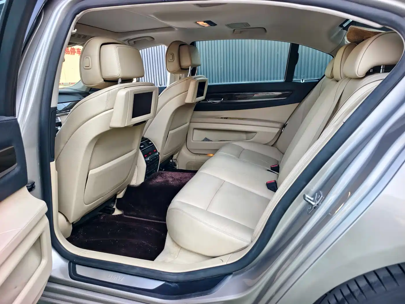 BMW 7 Series 2009 740Li Premium фото 9
