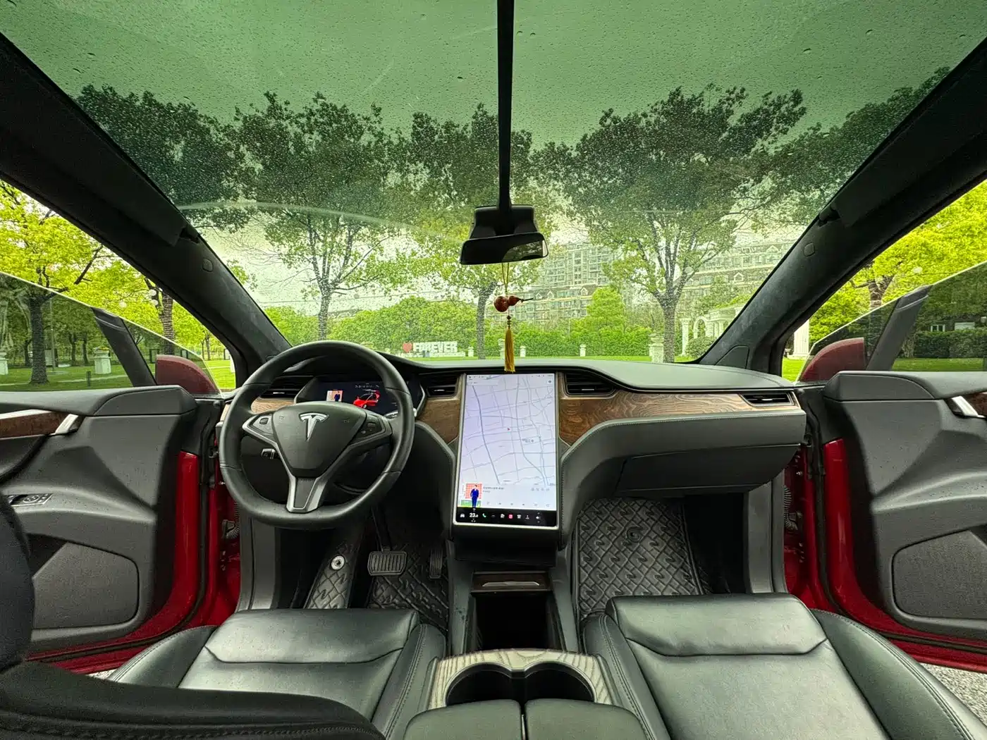 TESLA MODEL X