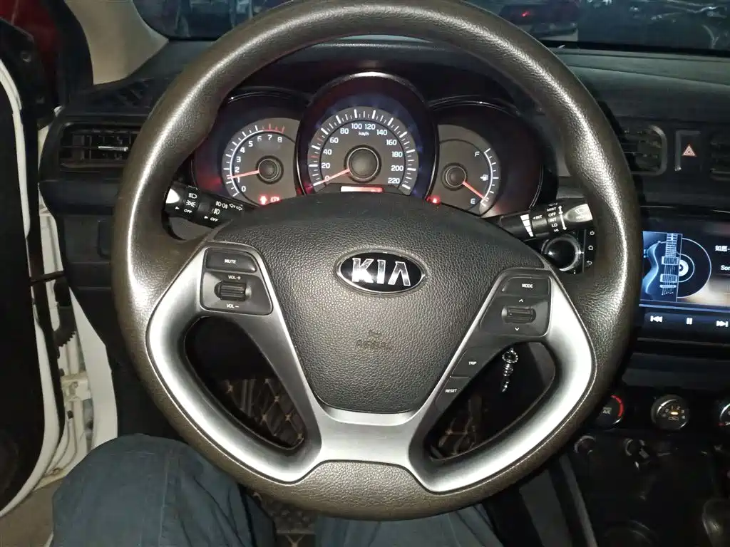Kia K2 2015 Sedan 1.4L AT GLS фото 3