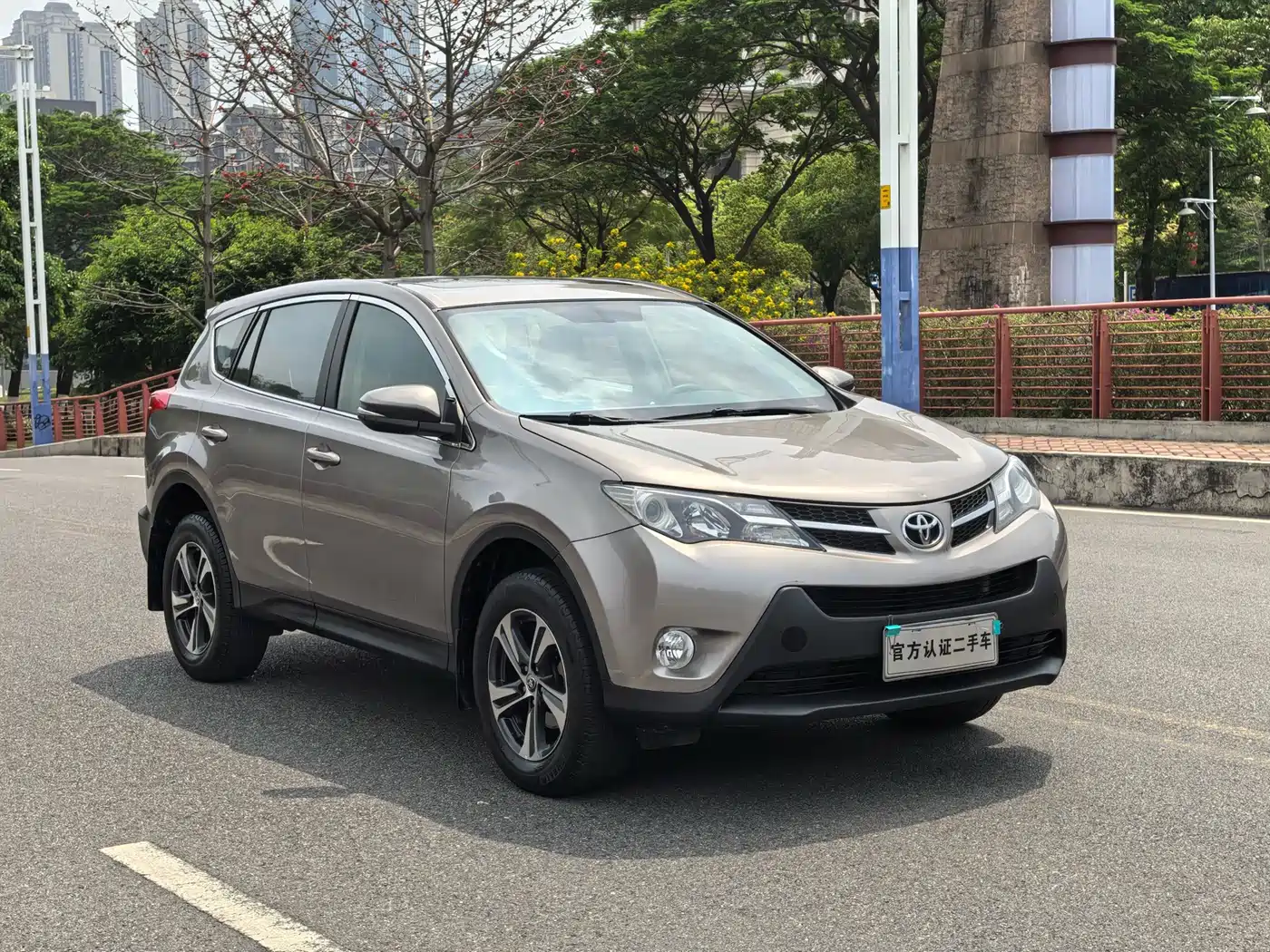 Toyota RAV4 Rongfang 2015 2.0L CVT 2WD Trend Edition фото 3