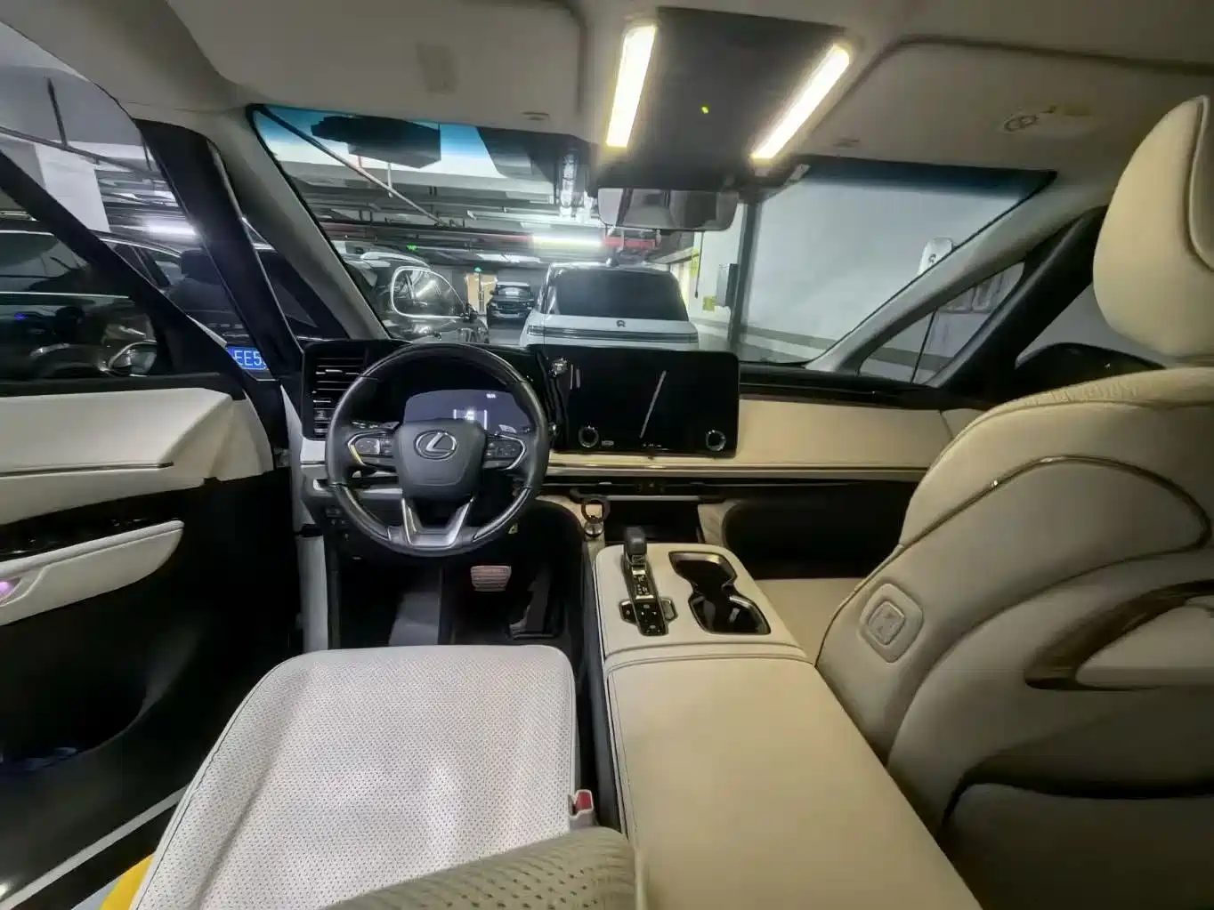 Lexus LM 2024 2023 500h 6-Seater Prestige Edition