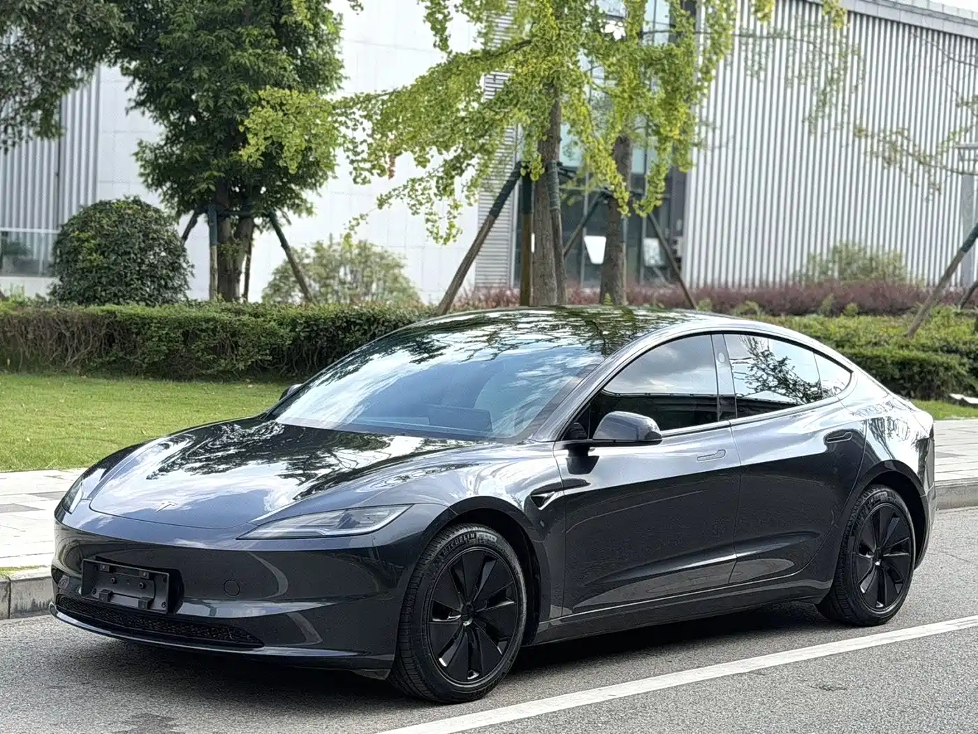 Фото 1 - Tesla Model 3