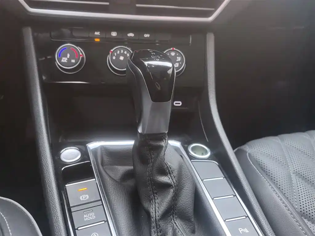 Volkswagen Sagitar 2023 300TSI DSG Surpassing Edition фото 14