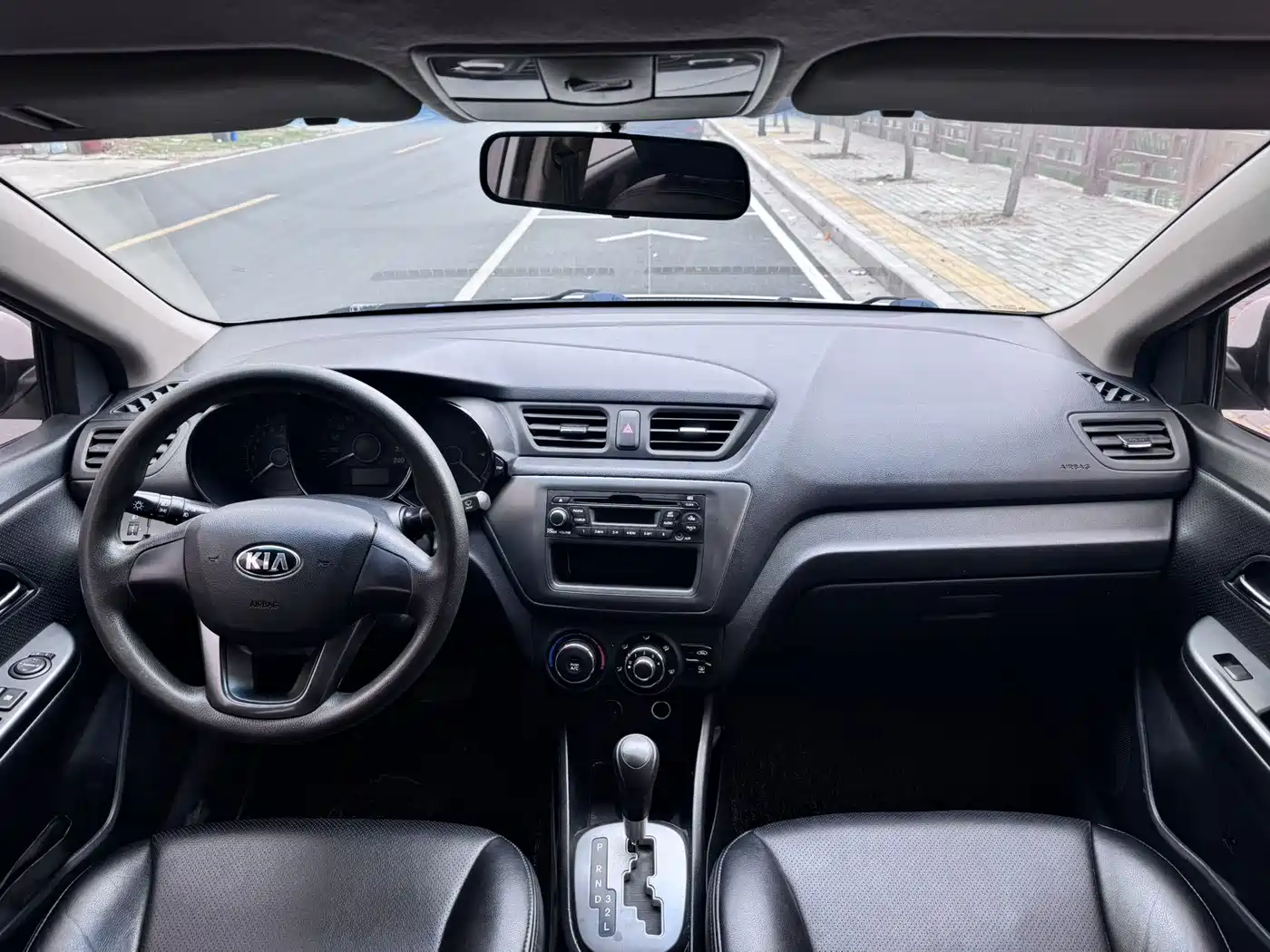 Kia K2 2012 Sedan 1.4L AT GLS Commemorative Edition фото 8