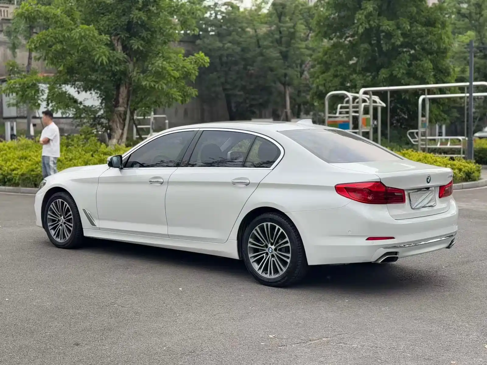صورة 4 - BMW 5 Series