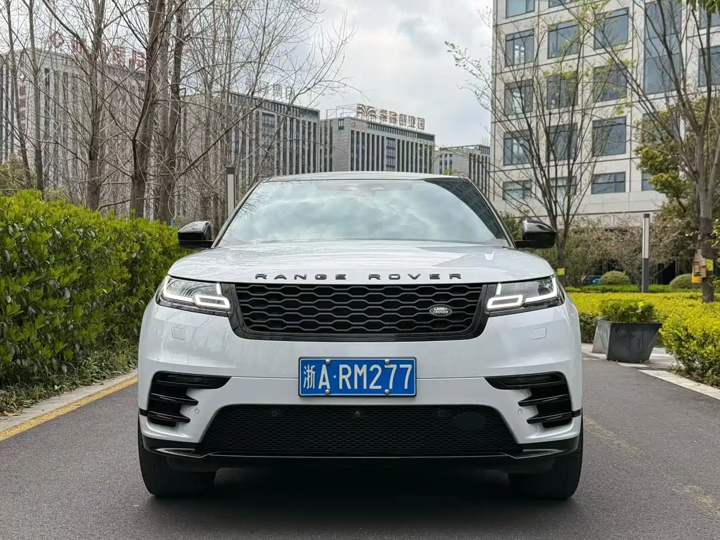 Land Rover Range Rover Velar 2021 P250 Gloss Black Collector's Edition фото 2