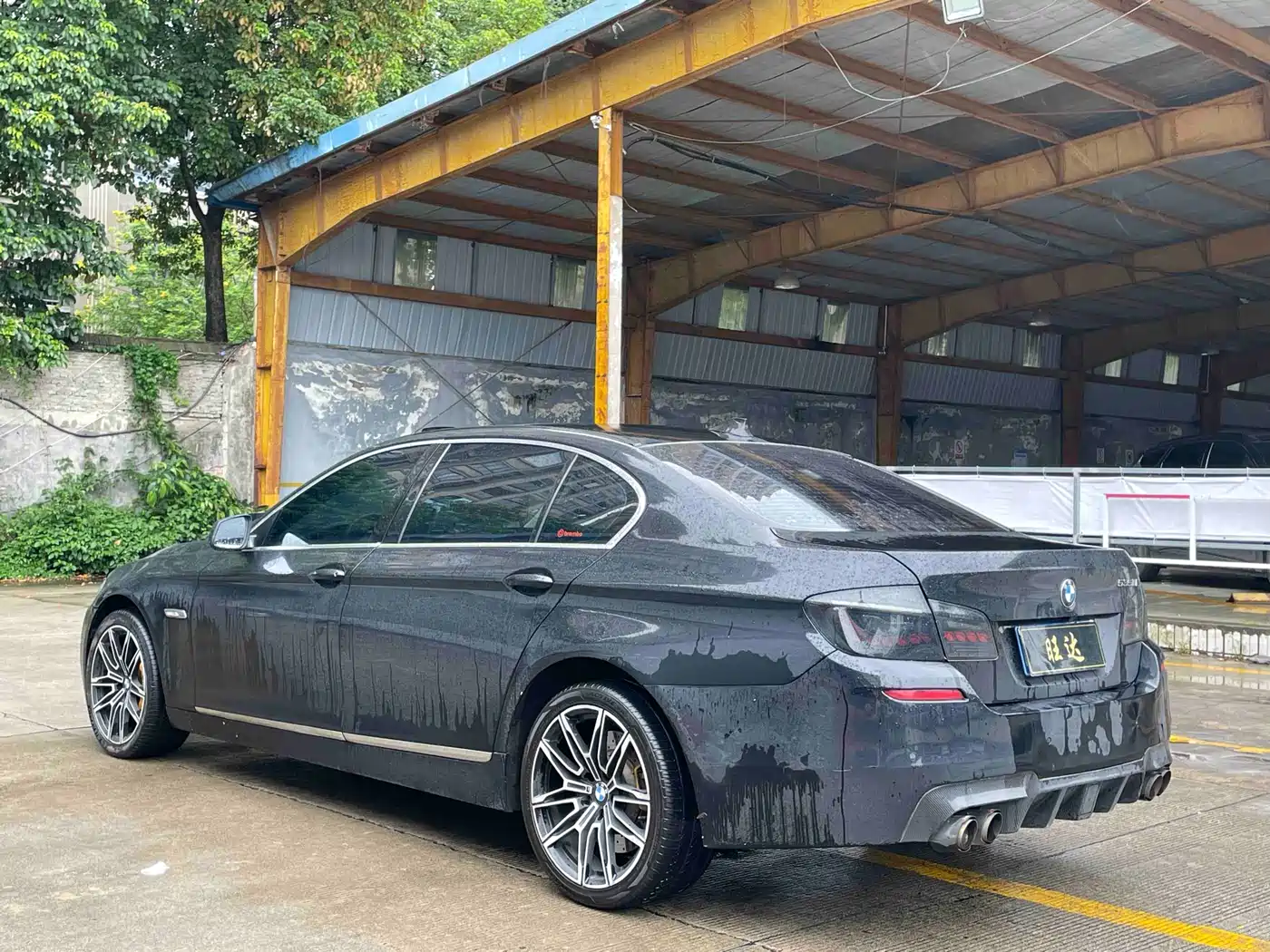 BMW 5 Series 2011 523Li Leading фото 9