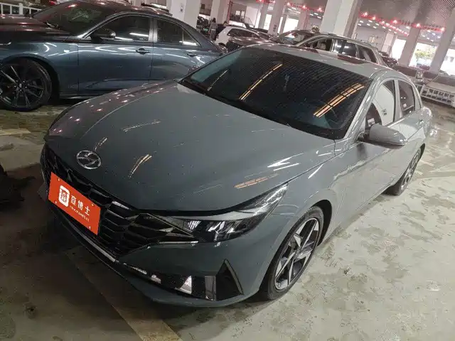 HYUNDAI ELANTRA