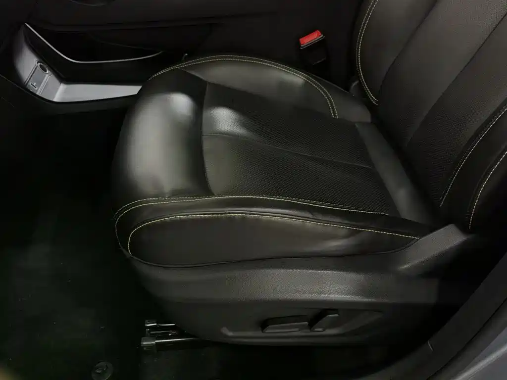 ROEWE RX5 NEW ENERGY