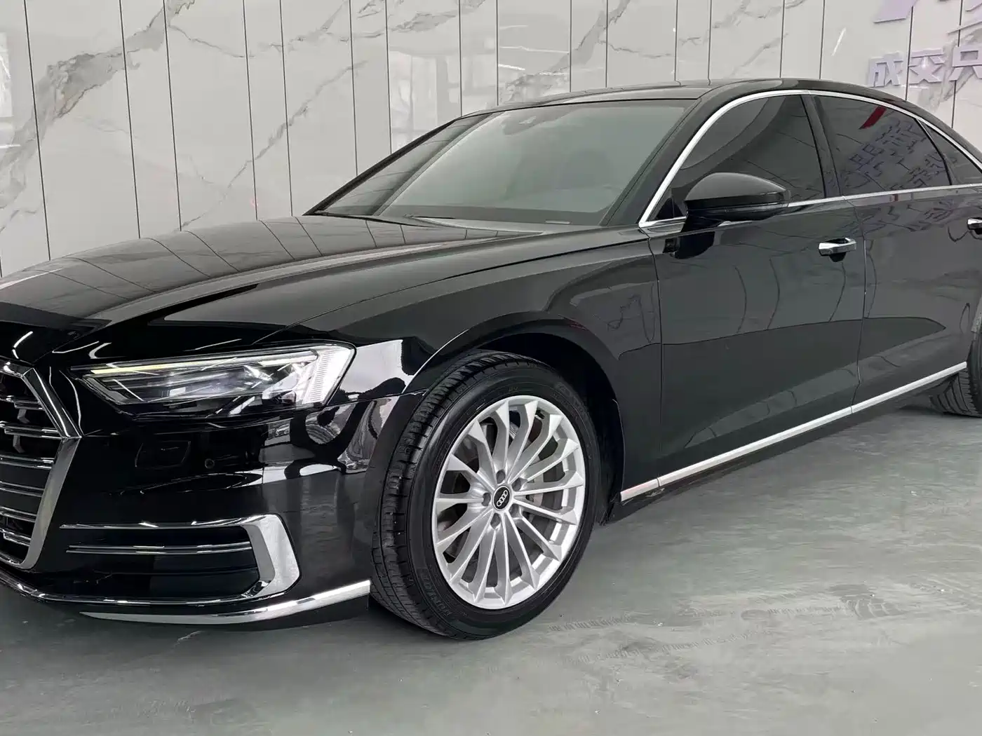AUDI A8