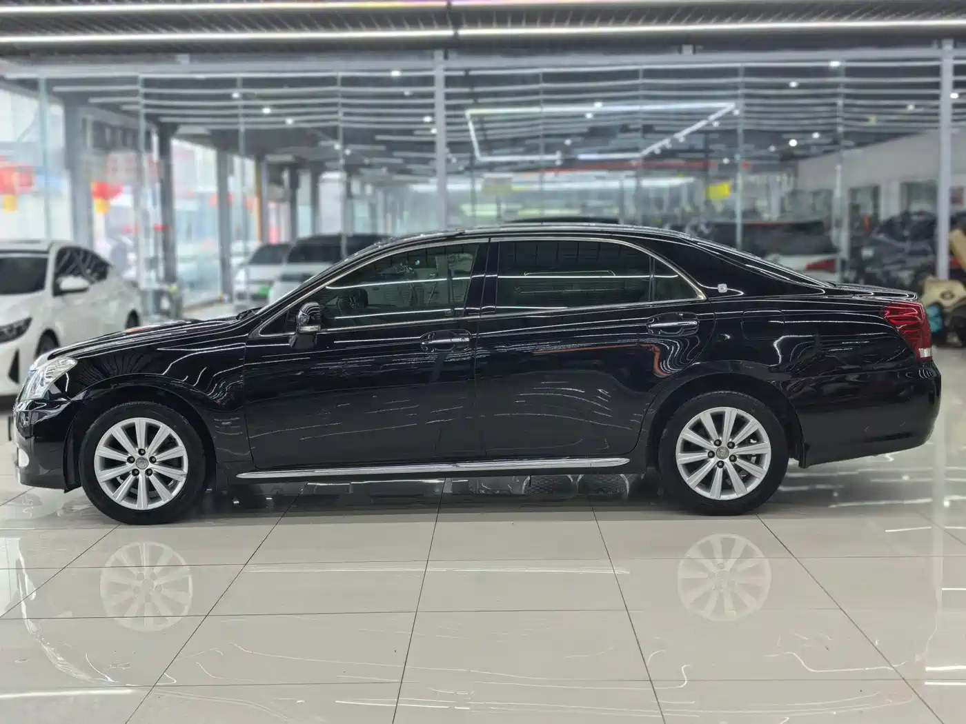 Toyota Crown 2010 2.5L Royal Leather Sunroof Navigation фото 2