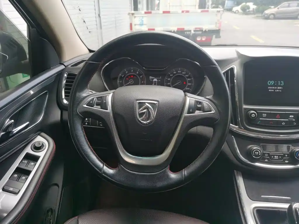 Baojun 560 2016 2015 1.8L Manual Luxury