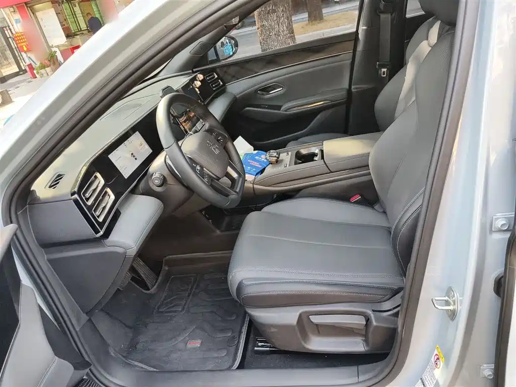 BYD Qin L 2025 DM-i Smart Drive Edition 80KM Leading фото 8