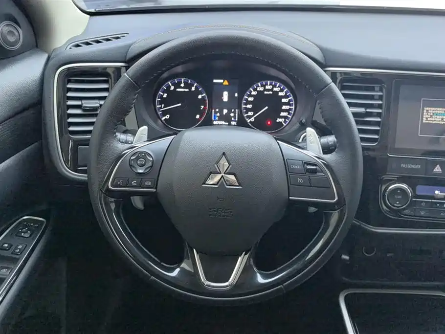 Mitsubishi Outlander 2020 2.4L 4WD Luxury 5-seater фото 15