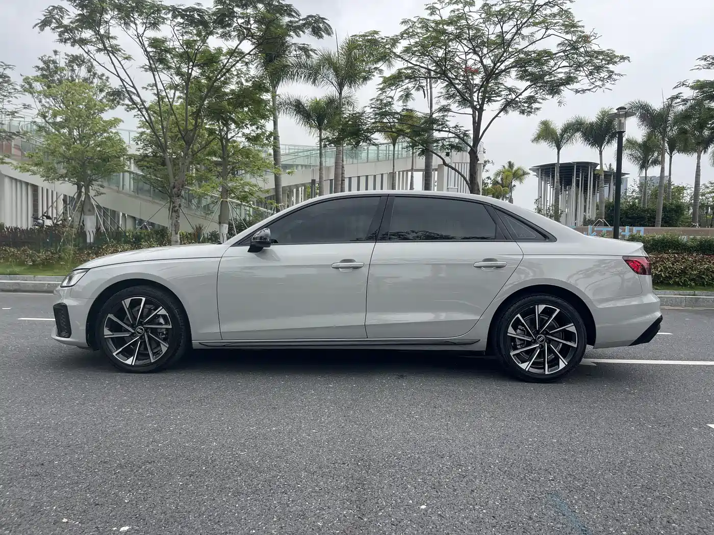 Audi A4L 2023 40 TFSI quattro Luxury Sport фото 28