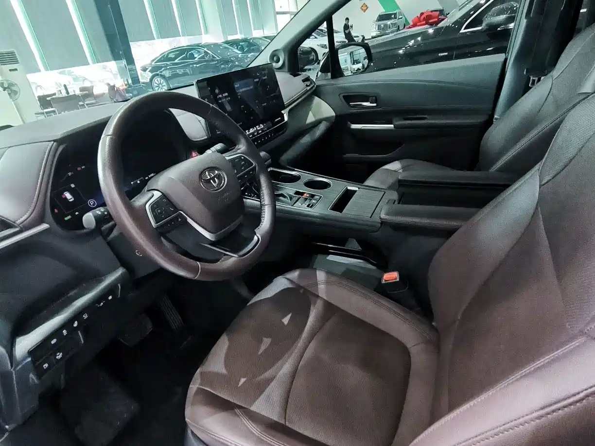 Toyota Granvia 2024 2023 2.5L Hybrid Flagship VIP Edition