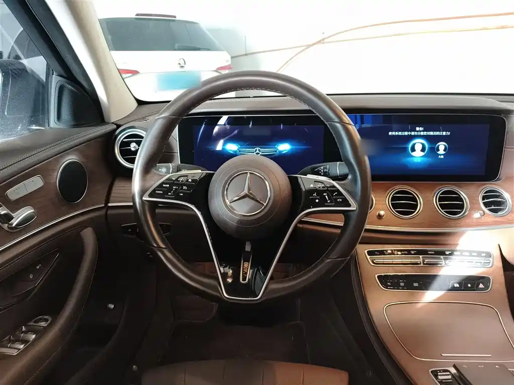 Mercedes-Benz E-Class 2023 E 260 L 4MATIC фото 3