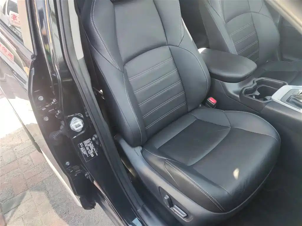 Toyota Wildlander 2023 Hybrid 2.5L E-CVT FWD Luxury PLUS Edition фото 17