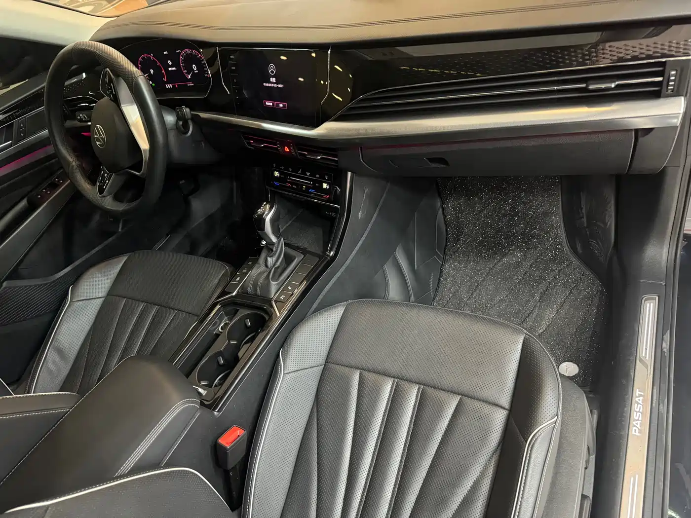 Volkswagen Passat 2024 380TSI Starlight Luxury Edition фото 11