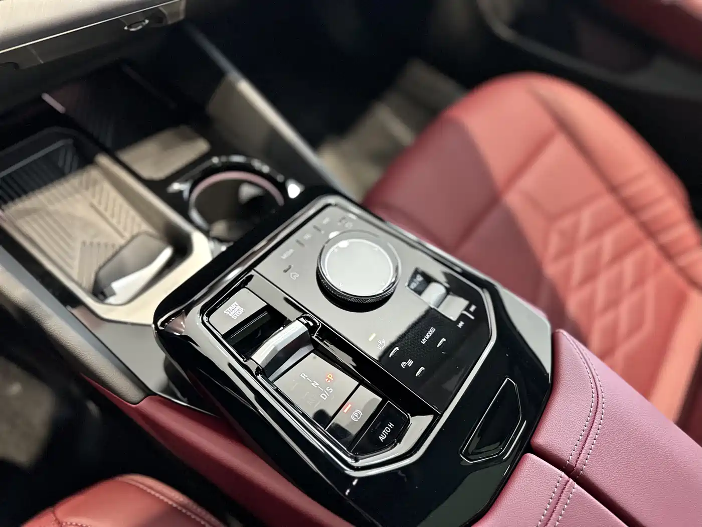 BMW 5 Series 2026 530Li Leading M Sport Package фото 8