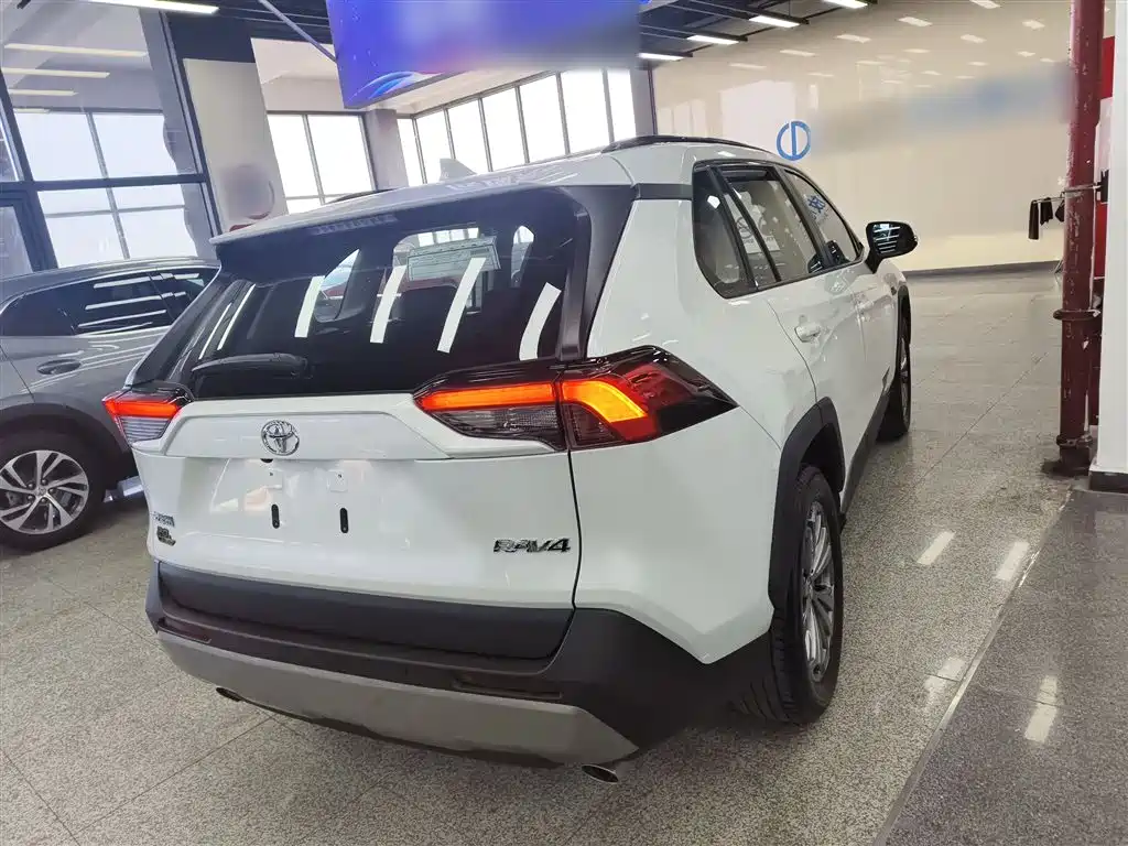 Toyota RAV4 Rongfang 2023 2.0L CVT FWD Style Plus Edition фото 5