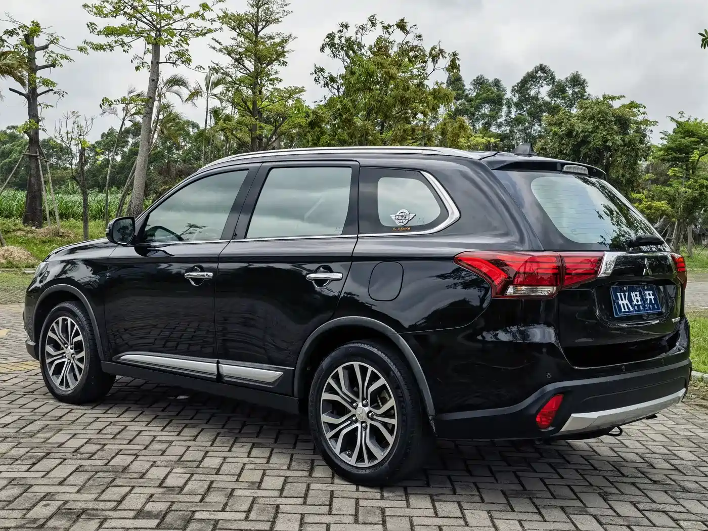 Mitsubishi Outlander 2016 2.4L 4WD Luxury Edition 7-seater фото 5