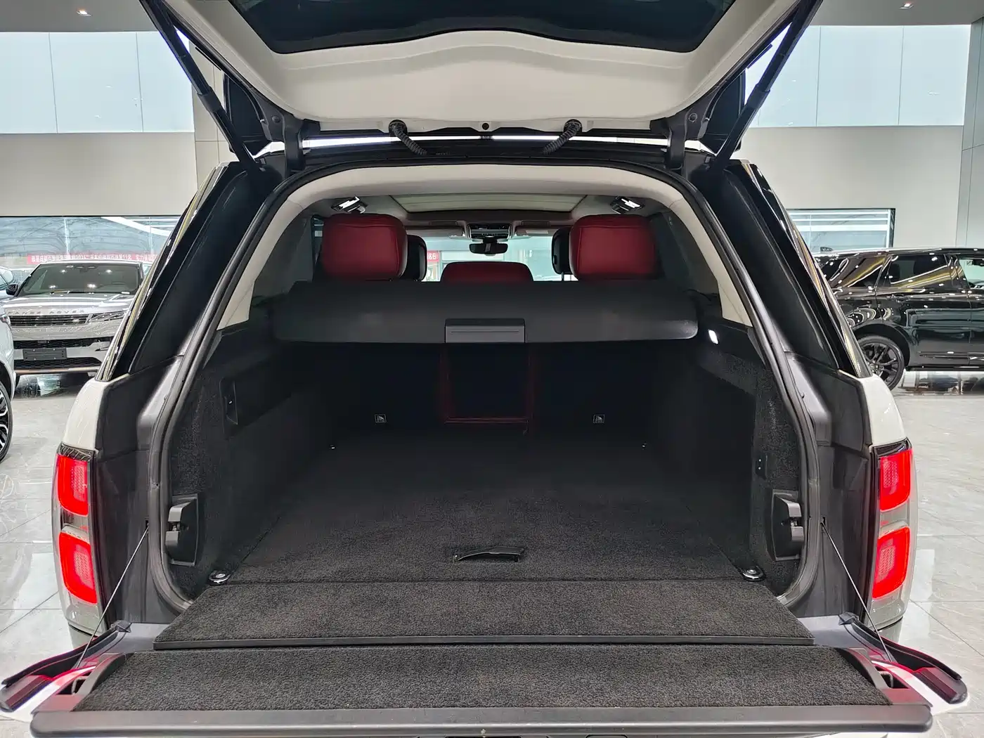 Land Rover Range Rover 2020 3.0 L6 Shengshi Edition фото 20