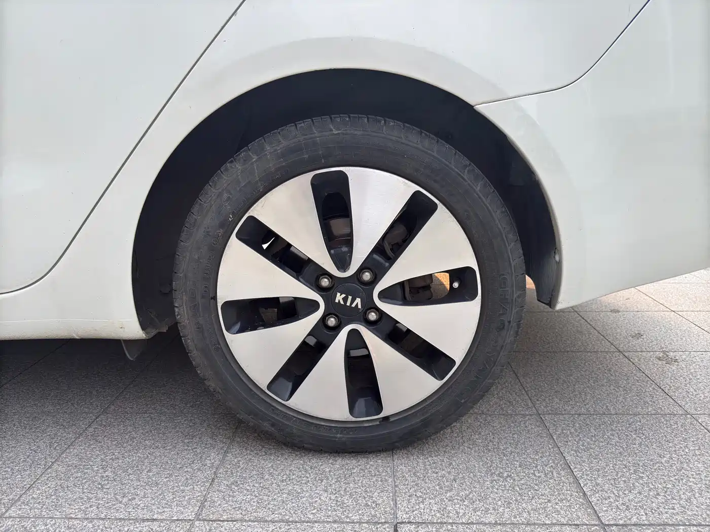 Kia K2 2012 Sedan 1.6L AT Premium Commemorative Edition фото 8