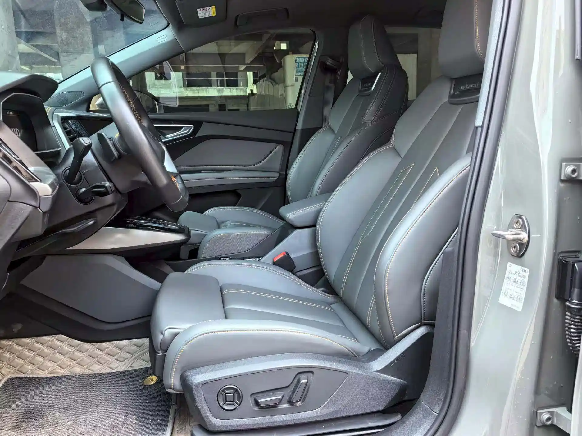 Photo 4 - Audi Q4 e-tron