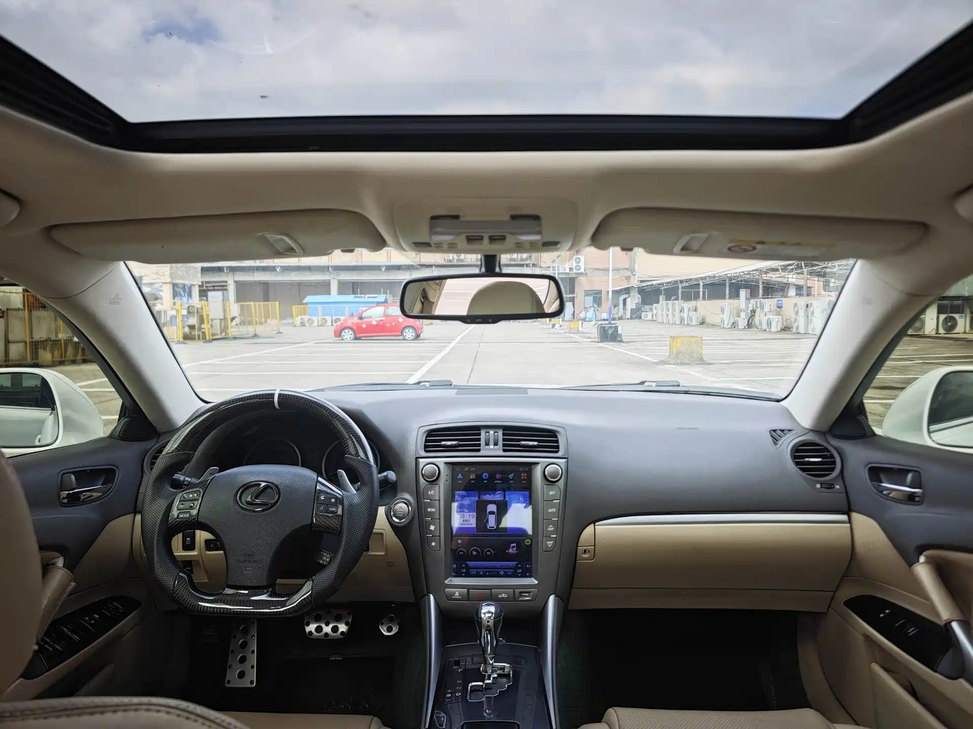 Photo 10 - Lexus IS