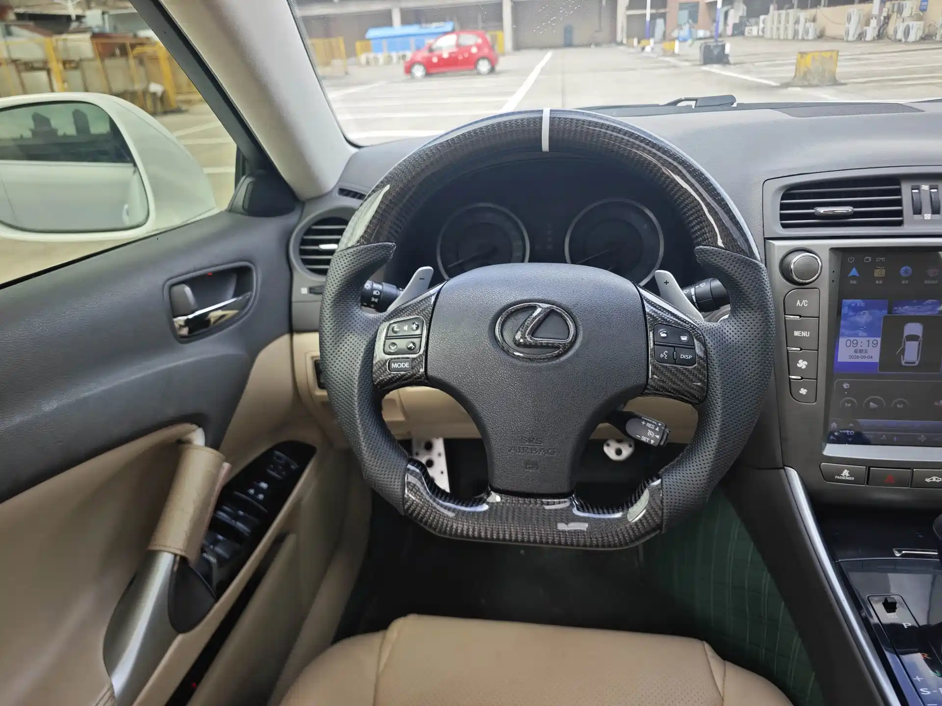 Photo 11 - Lexus IS