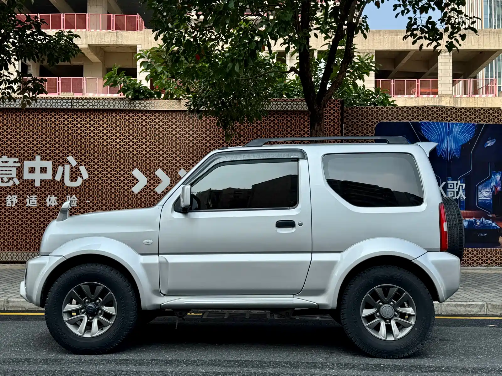 Фото 4 - Suzuki Jimny (Import)