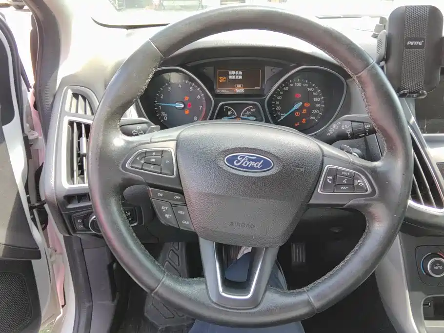 Фото 15 - Ford Focus