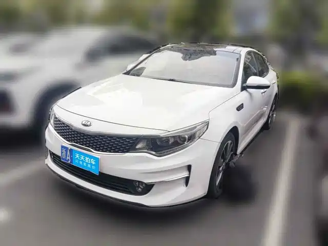 Kia K5 2016 2.0L Automatic LUX — фото 1