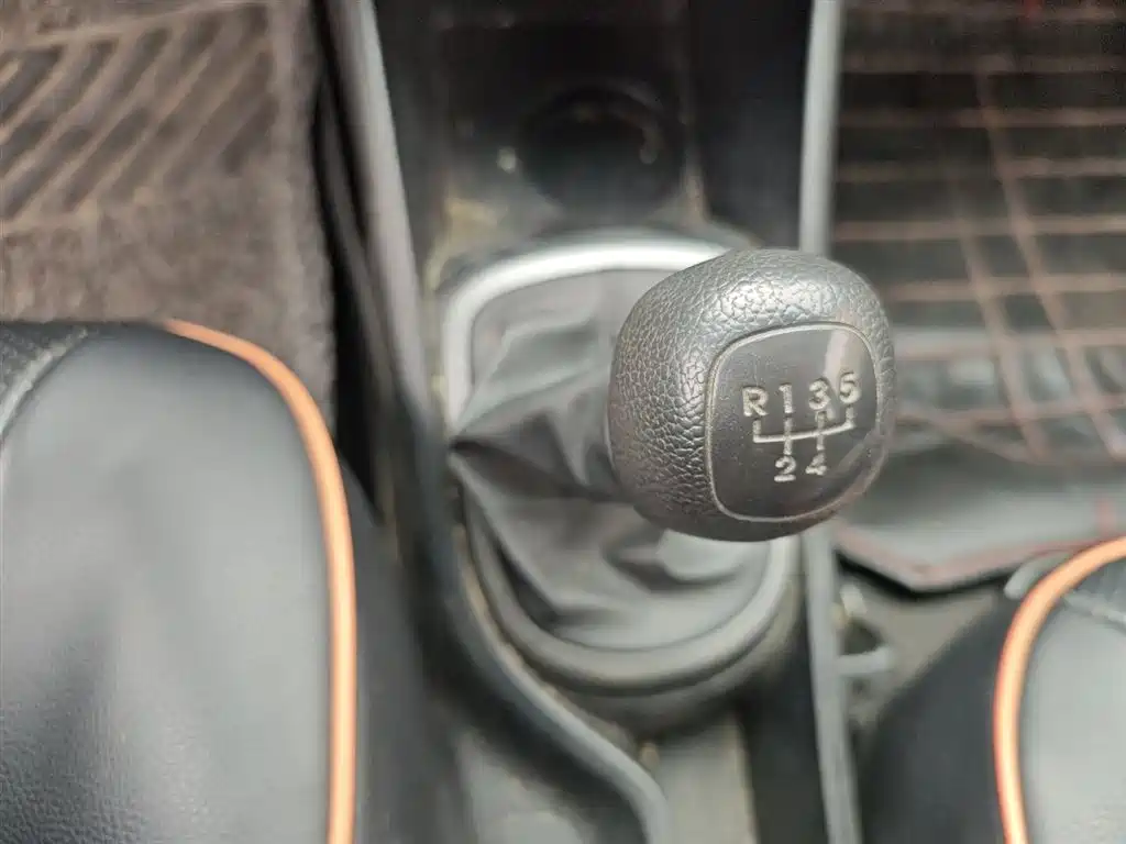 Kia K2 2012 Sedan 1.4L MT GLS Commemorative Edition фото 14