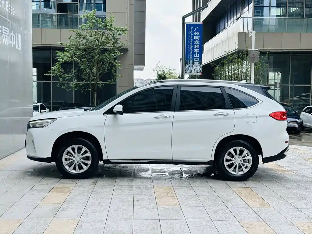 Haval M6 2023 2021 PLUS 1.5T DCT Luxury Smart Connect