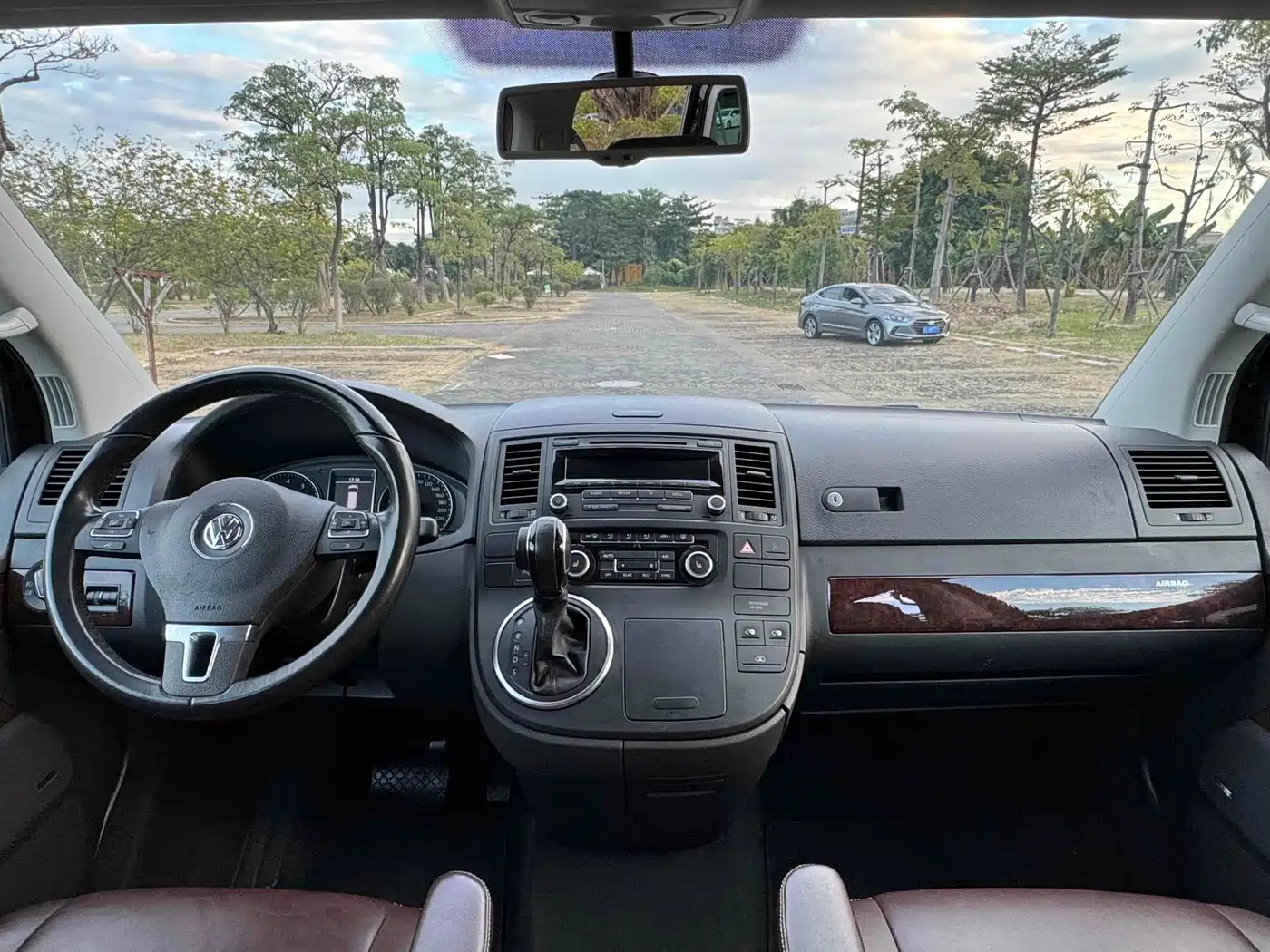 Volkswagen Multivan 2012 2.0TSI 2WD Business Edition фото 9