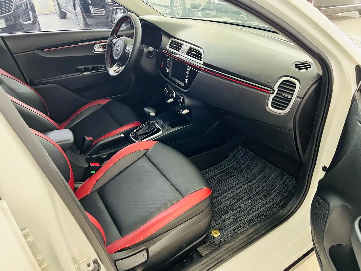 Kia KX CROSS 2017 1.4L AT GLS фото 7