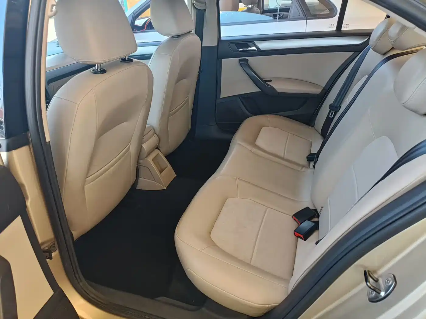 Volkswagen Santana 2015 1.6L Automatic Comfort Edition фото 8